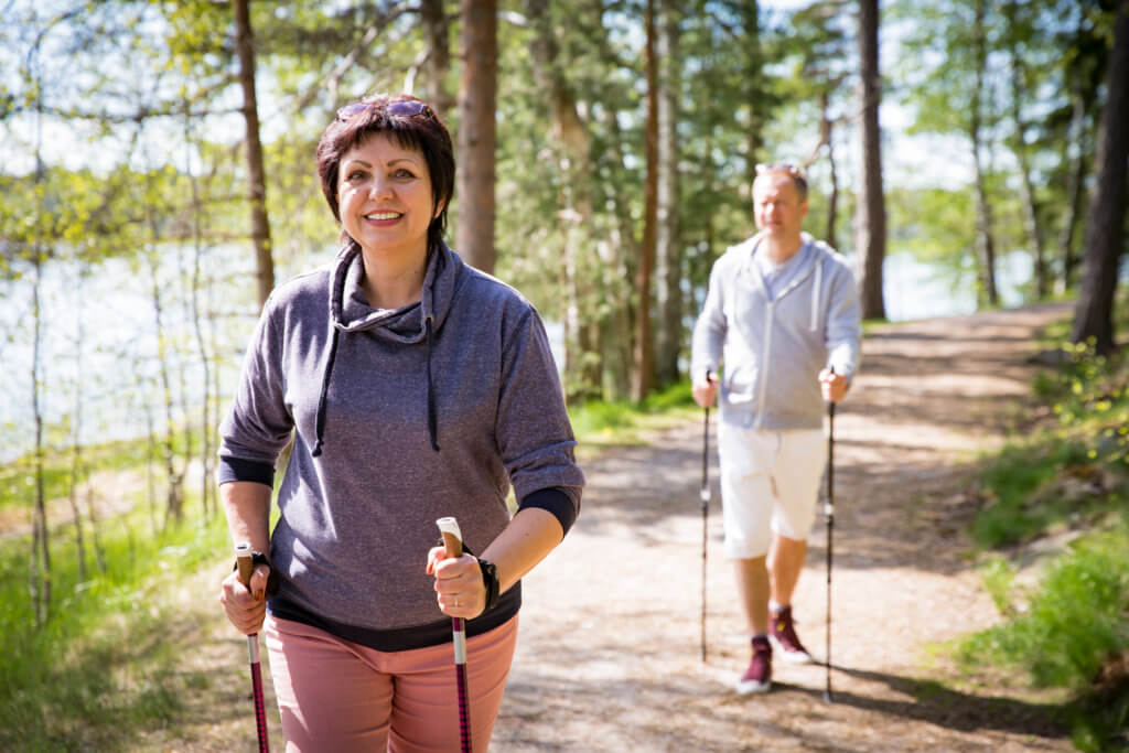 Gelenkschonender Sport Nordic Walking
